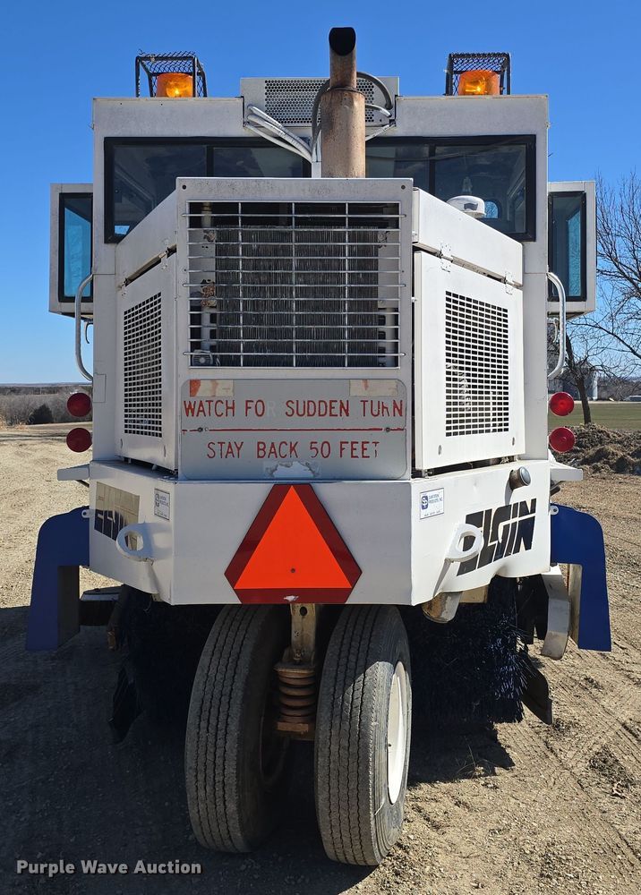 image for item DO7796 1992 Elgin Pelican Series SE street sweeper