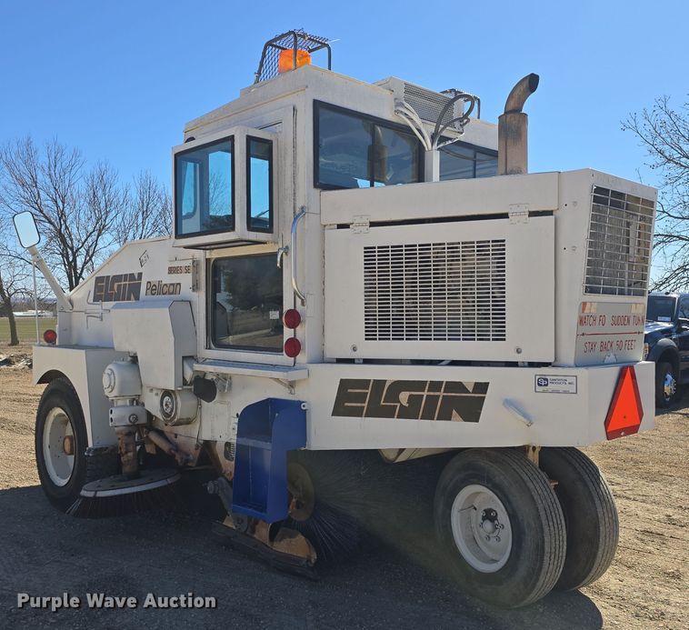 image for item DO7796 1992 Elgin Pelican Series SE street sweeper
