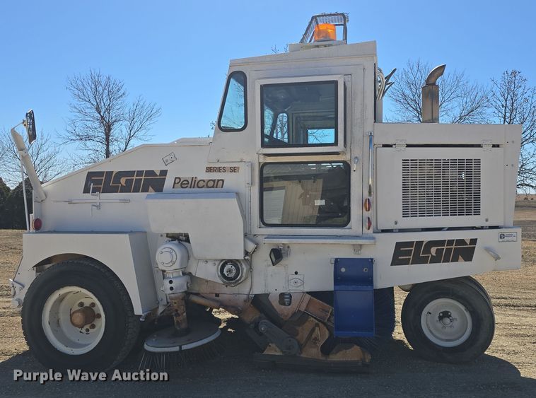 image for item DO7796 1992 Elgin Pelican Series SE street sweeper