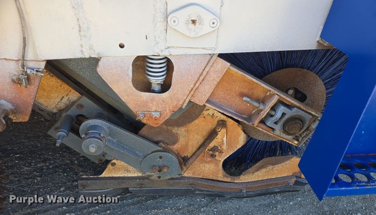 image for item DO7796 1992 Elgin Pelican Series SE street sweeper