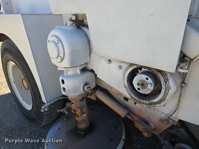 image for item DO7796 1992 Elgin Pelican Series SE street sweeper
