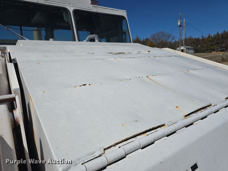 image for item DO7796 1992 Elgin Pelican Series SE street sweeper