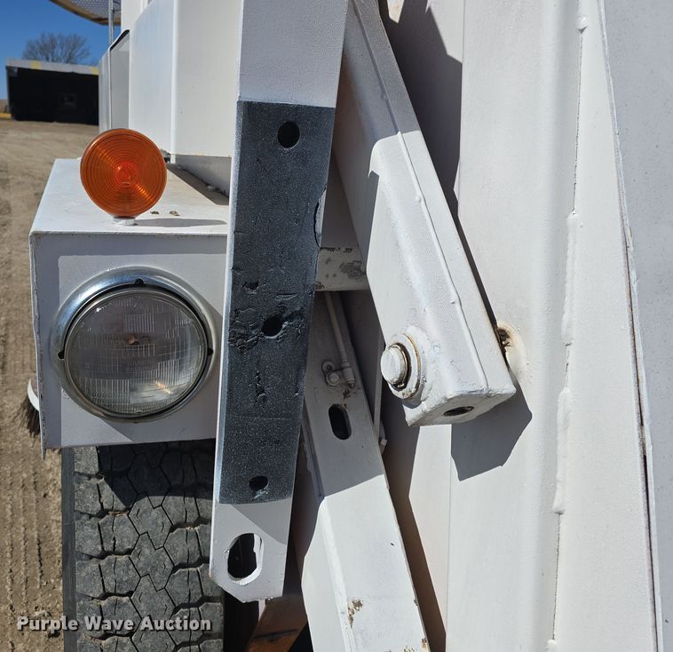 image for item DO7796 1992 Elgin Pelican Series SE street sweeper