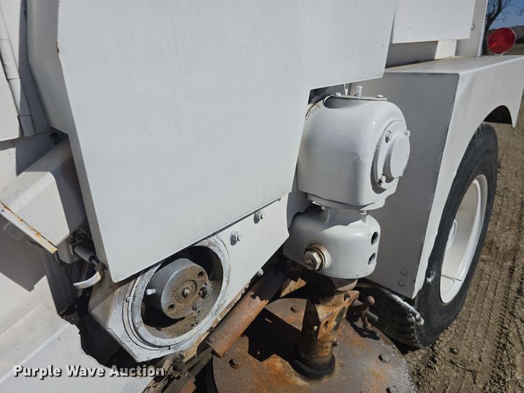 image for item DO7796 1992 Elgin Pelican Series SE street sweeper