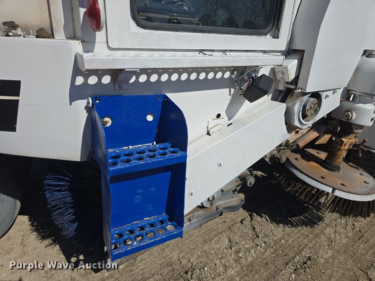image for item DO7796 1992 Elgin Pelican Series SE street sweeper
