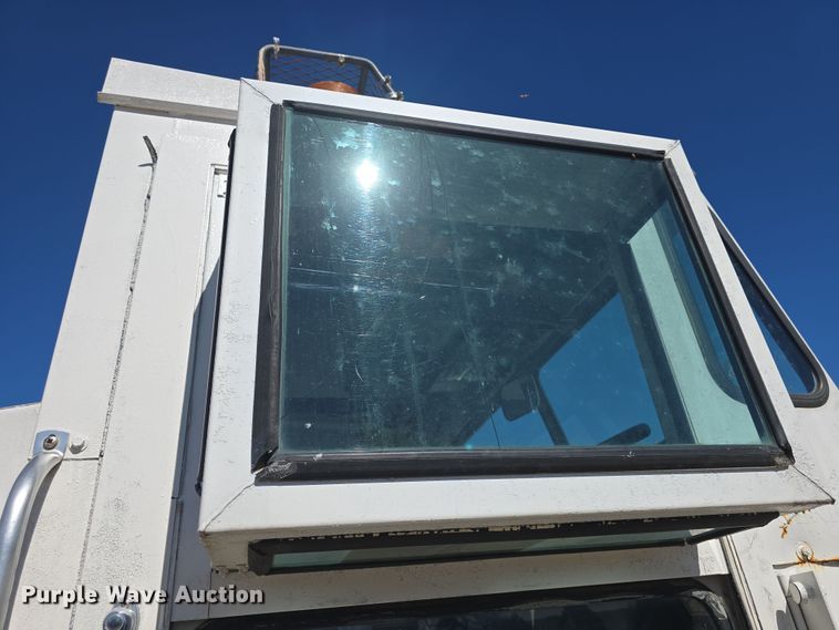 image for item DO7796 1992 Elgin Pelican Series SE street sweeper