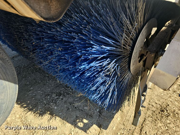 image for item DO7796 1992 Elgin Pelican Series SE street sweeper