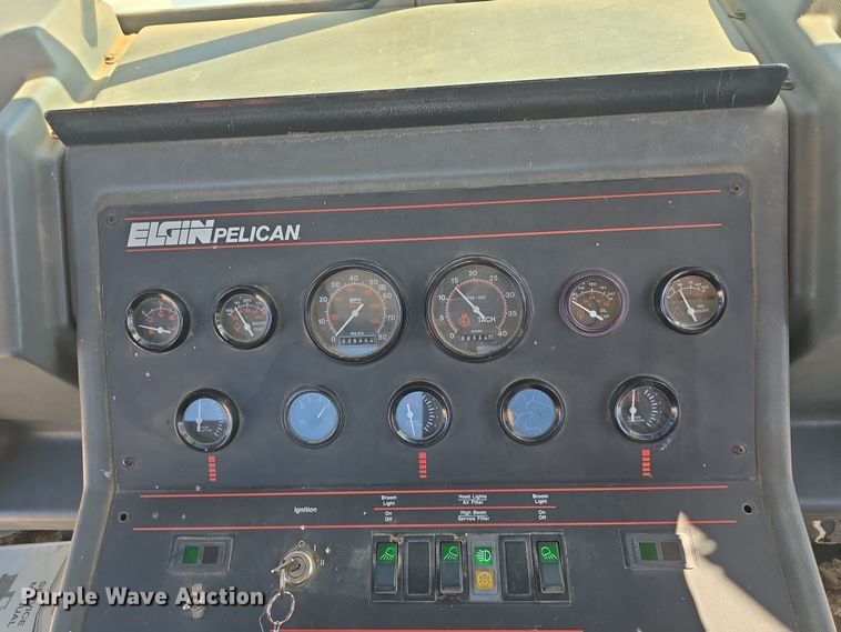 image for item DO7796 1992 Elgin Pelican Series SE street sweeper