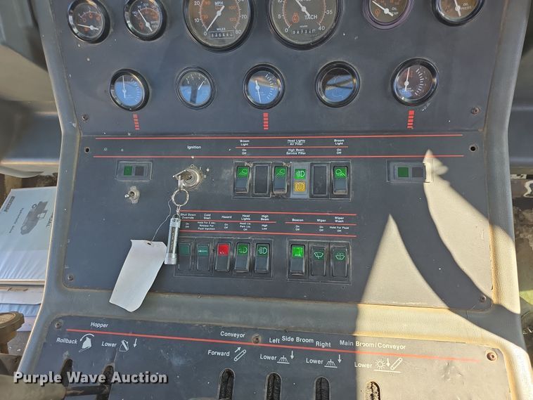 image for item DO7796 1992 Elgin Pelican Series SE street sweeper