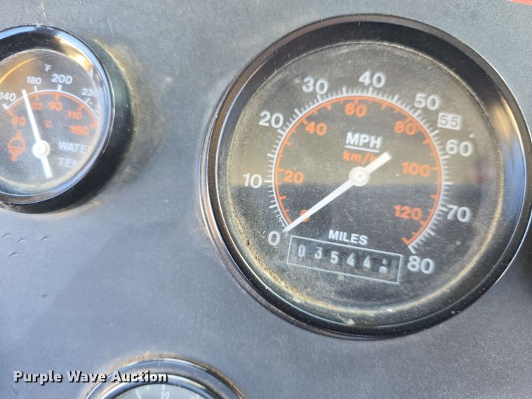 image for item DO7796 1992 Elgin Pelican Series SE street sweeper