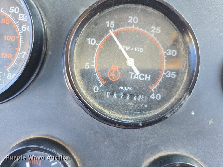 image for item DO7796 1992 Elgin Pelican Series SE street sweeper