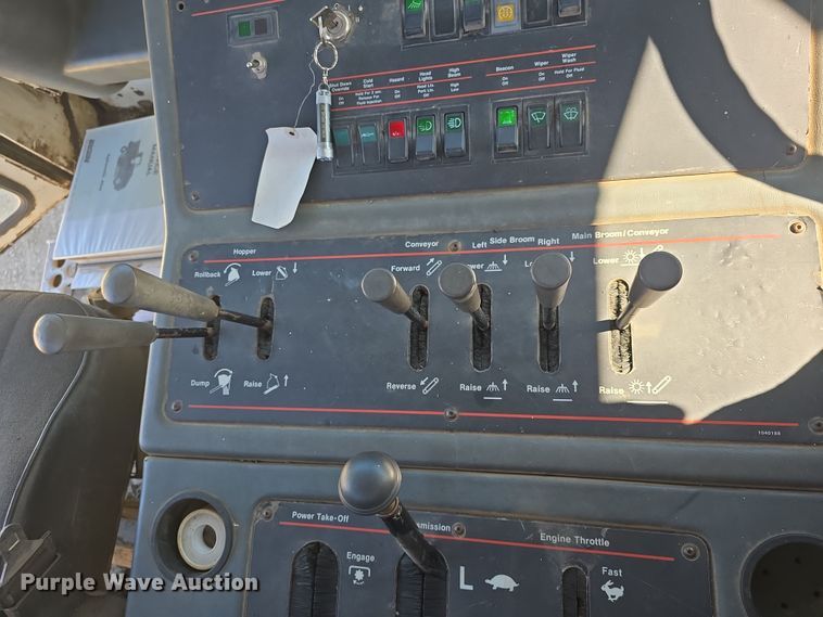 image for item DO7796 1992 Elgin Pelican Series SE street sweeper