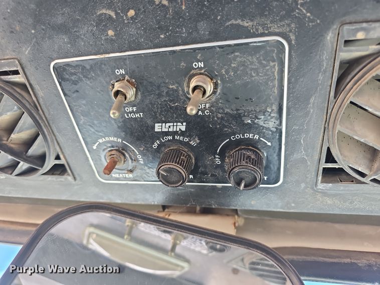 image for item DO7796 1992 Elgin Pelican Series SE street sweeper