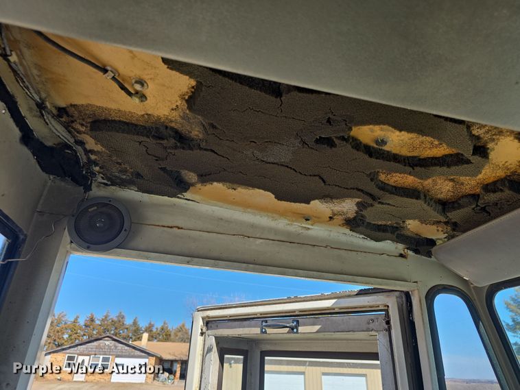 image for item DO7796 1992 Elgin Pelican Series SE street sweeper