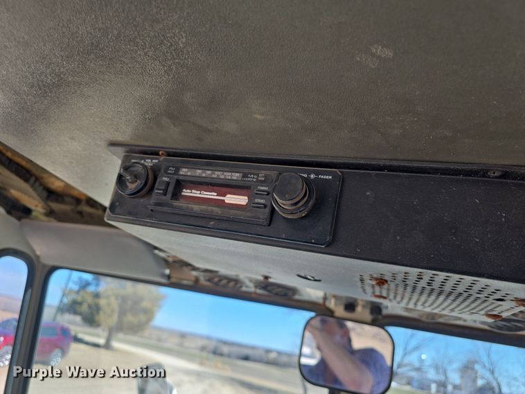 image for item DO7796 1992 Elgin Pelican Series SE street sweeper