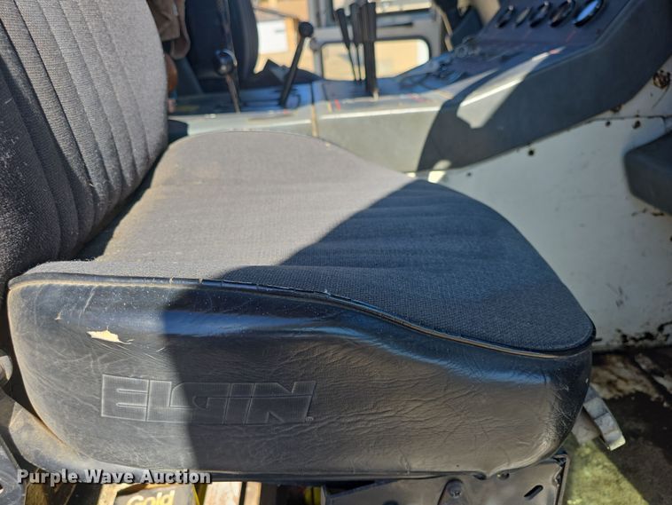 image for item DO7796 1992 Elgin Pelican Series SE street sweeper