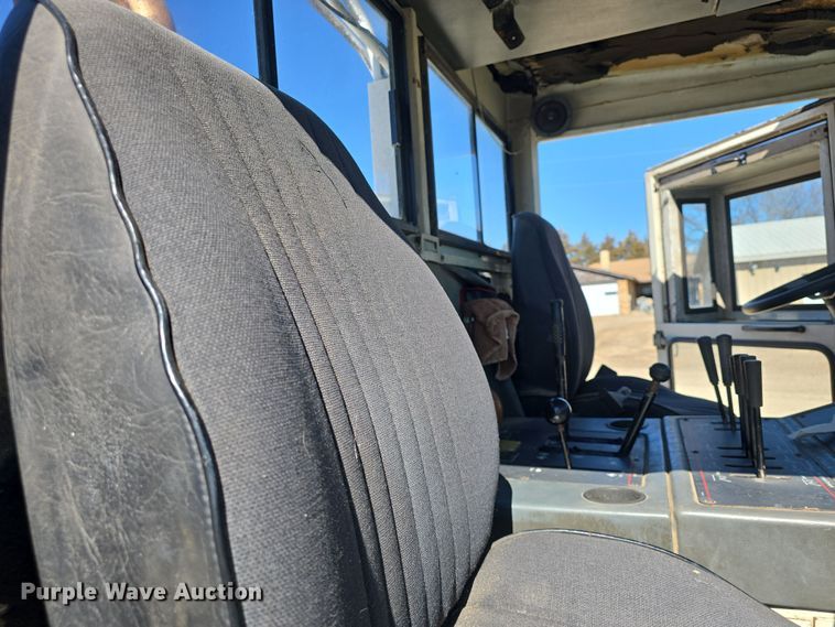 image for item DO7796 1992 Elgin Pelican Series SE street sweeper