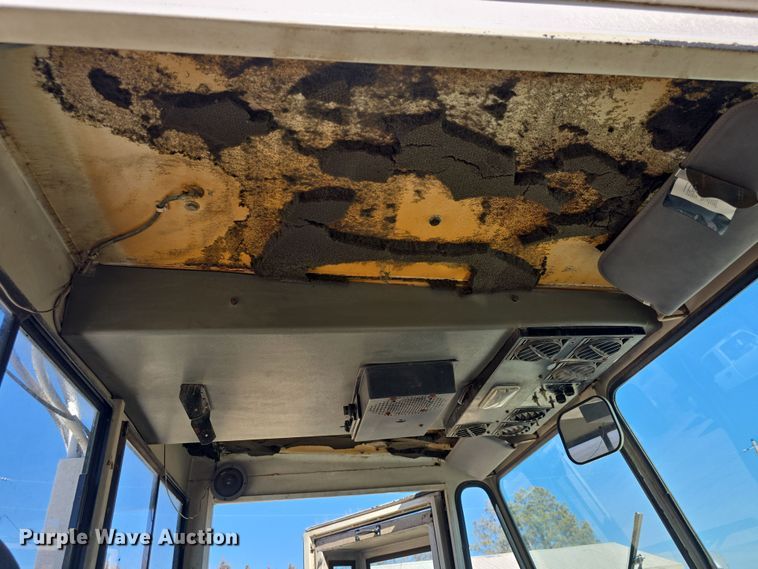 image for item DO7796 1992 Elgin Pelican Series SE street sweeper