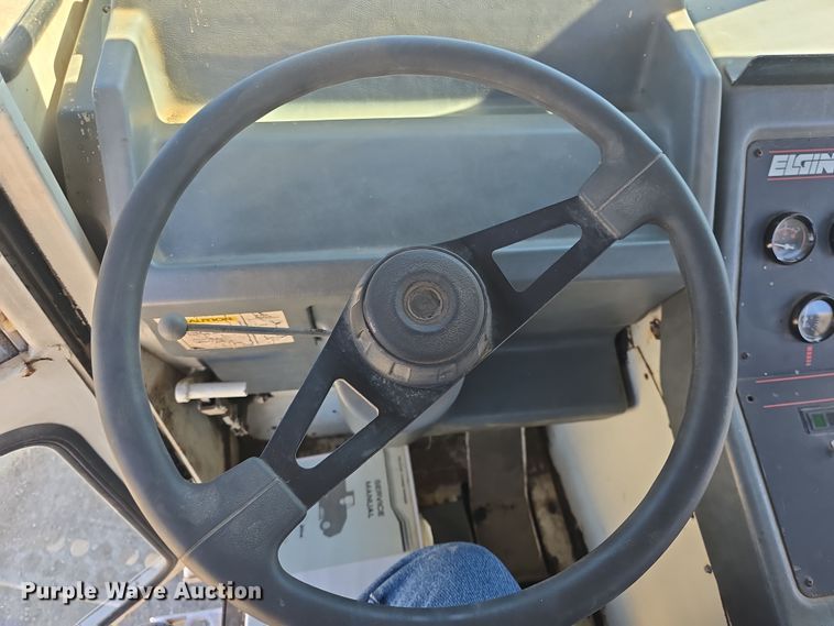 image for item DO7796 1992 Elgin Pelican Series SE street sweeper