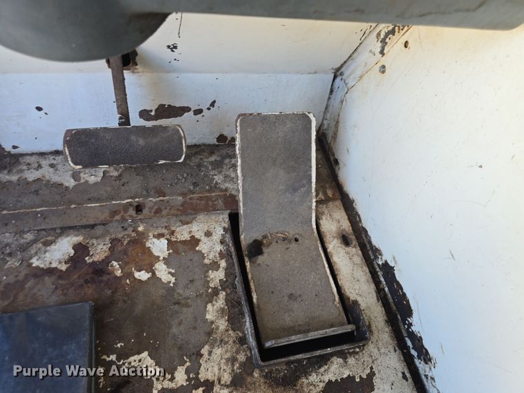 image for item DO7796 1992 Elgin Pelican Series SE street sweeper