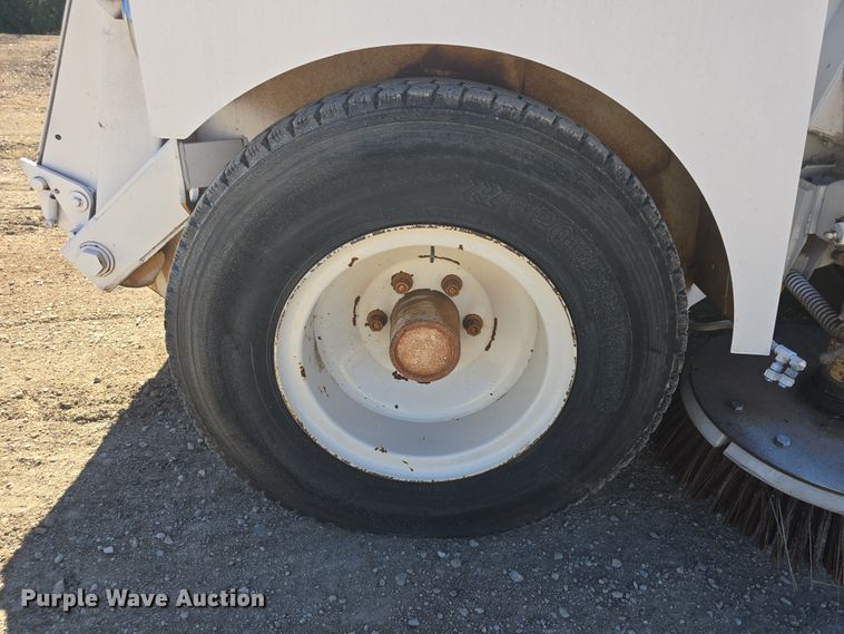 image for item DO7796 1992 Elgin Pelican Series SE street sweeper