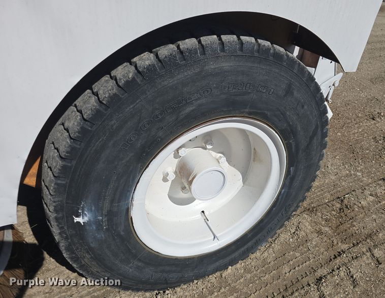 image for item DO7796 1992 Elgin Pelican Series SE street sweeper