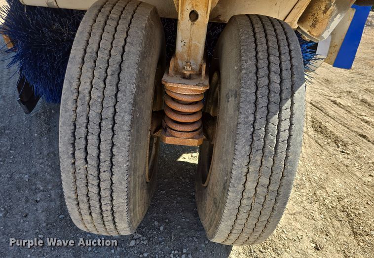 image for item DO7796 1992 Elgin Pelican Series SE street sweeper