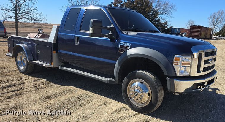 image for item DO7798 2010 Ford F550 Super Duty flatbed truck