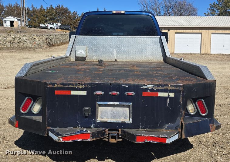 image for item DO7798 2010 Ford F550 Super Duty flatbed truck