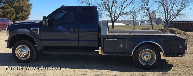 image for item DO7798 2010 Ford F550 Super Duty flatbed truck
