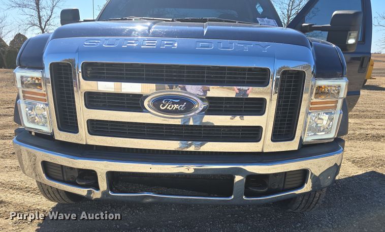 image for item DO7798 2010 Ford F550 Super Duty flatbed truck