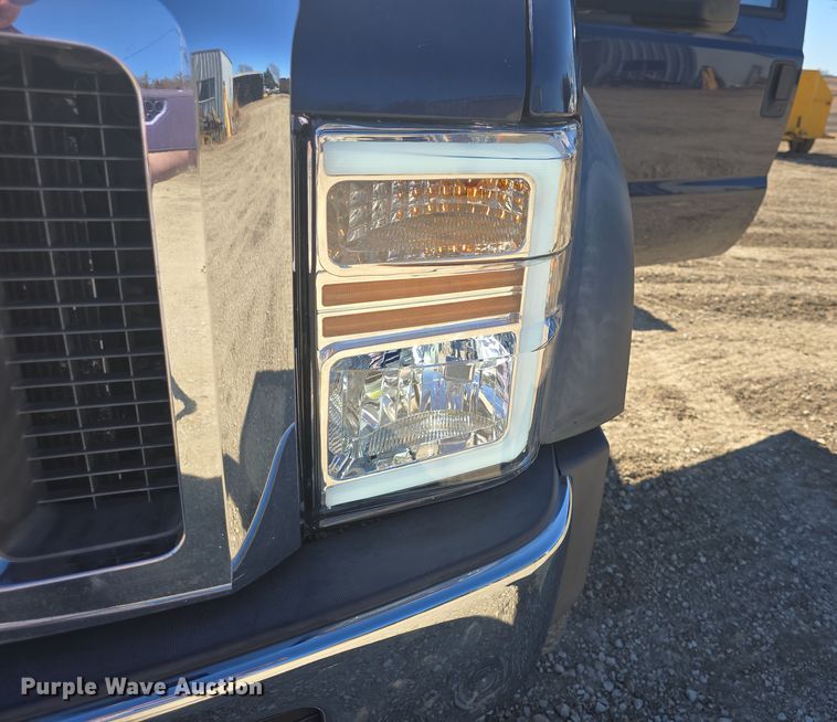 image for item DO7798 2010 Ford F550 Super Duty flatbed truck