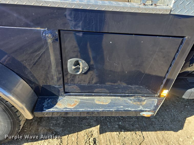 image for item DO7798 2010 Ford F550 Super Duty flatbed truck