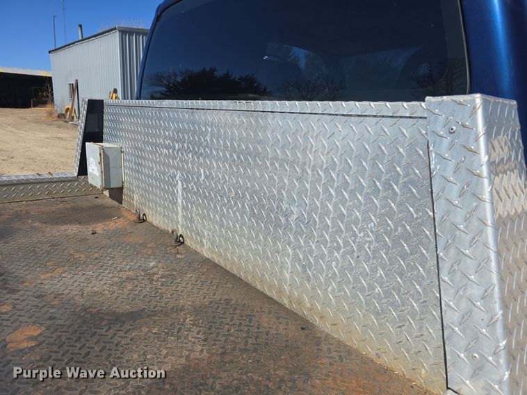 image for item DO7798 2010 Ford F550 Super Duty flatbed truck