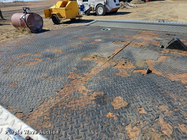 image for item DO7798 2010 Ford F550 Super Duty flatbed truck