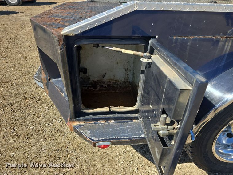 image for item DO7798 2010 Ford F550 Super Duty flatbed truck