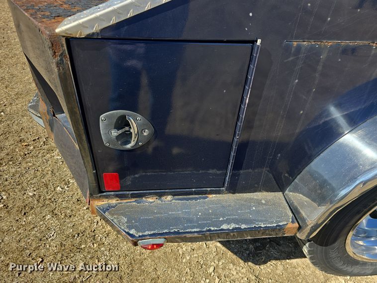 image for item DO7798 2010 Ford F550 Super Duty flatbed truck