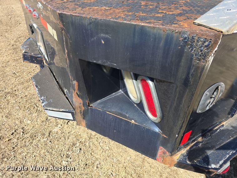 image for item DO7798 2010 Ford F550 Super Duty flatbed truck