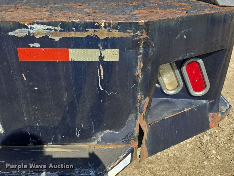 image for item DO7798 2010 Ford F550 Super Duty flatbed truck