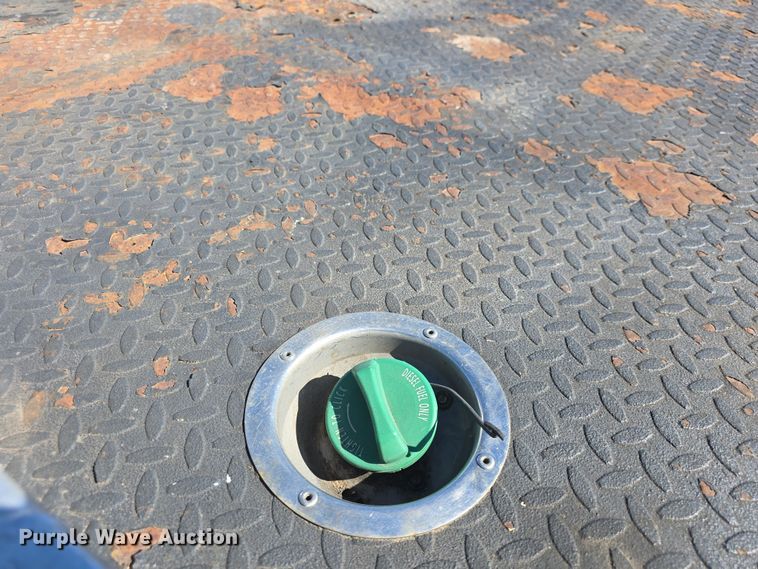 image for item DO7798 2010 Ford F550 Super Duty flatbed truck