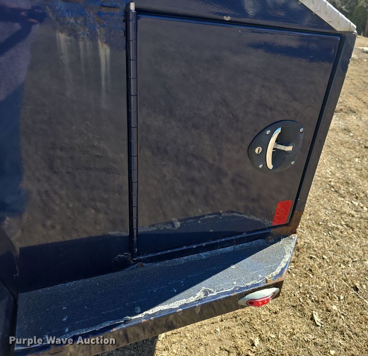 image for item DO7798 2010 Ford F550 Super Duty flatbed truck