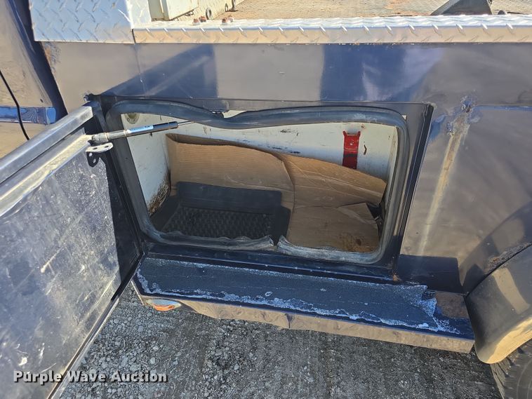 image for item DO7798 2010 Ford F550 Super Duty flatbed truck