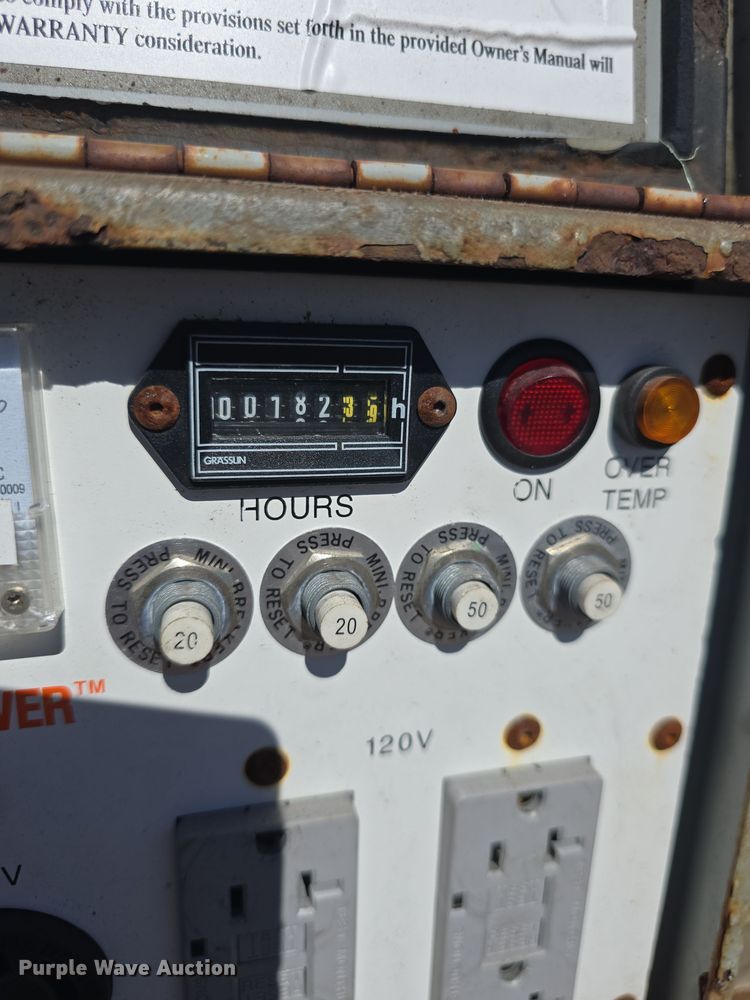 image for item DO7798 2010 Ford F550 Super Duty flatbed truck