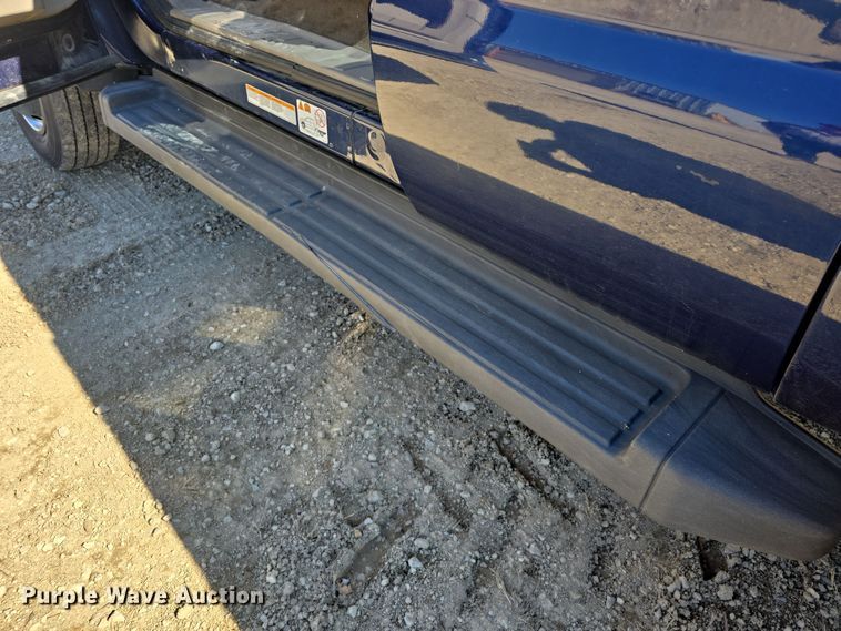 image for item DO7798 2010 Ford F550 Super Duty flatbed truck