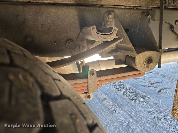 image for item DO7798 2010 Ford F550 Super Duty flatbed truck