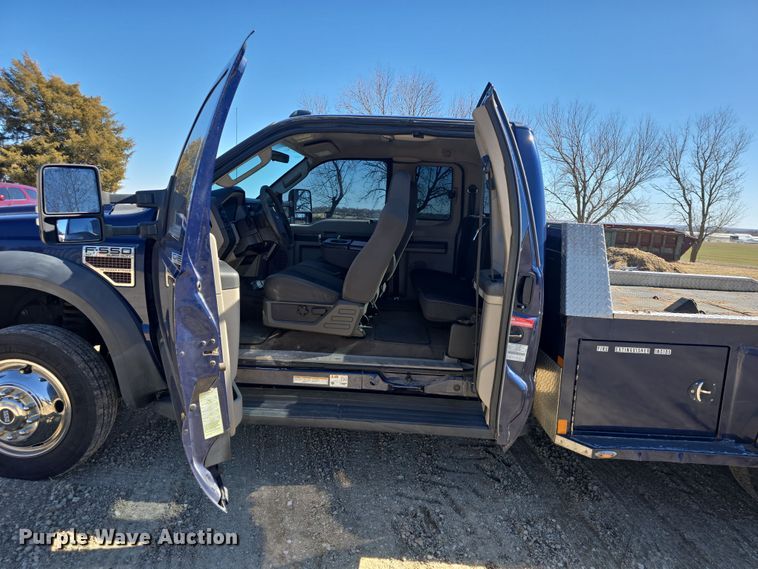image for item DO7798 2010 Ford F550 Super Duty flatbed truck