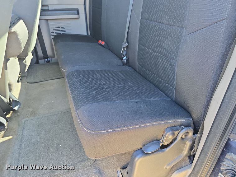 image for item DO7798 2010 Ford F550 Super Duty flatbed truck