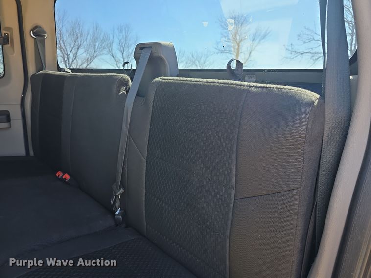 image for item DO7798 2010 Ford F550 Super Duty flatbed truck