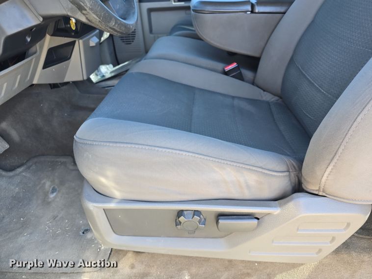 image for item DO7798 2010 Ford F550 Super Duty flatbed truck