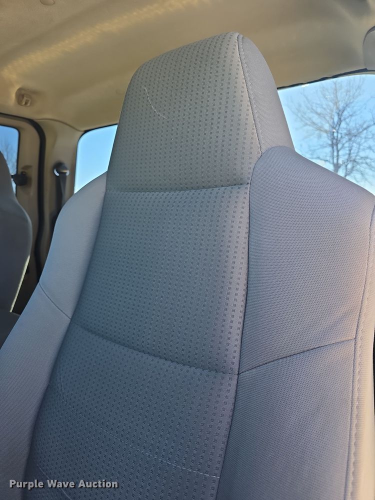 image for item DO7798 2010 Ford F550 Super Duty flatbed truck